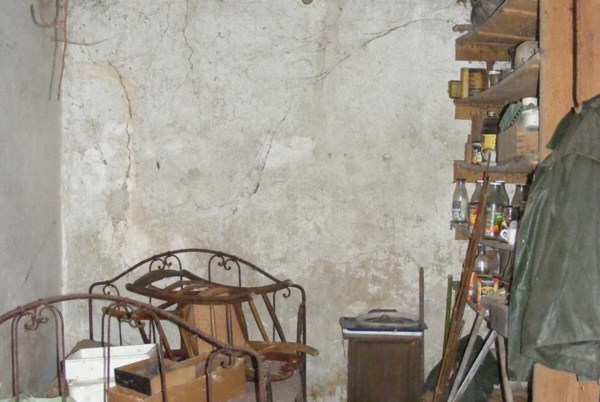 Maison ancienne à restaurer avec grand terrain à Valençay - 39 000 € 