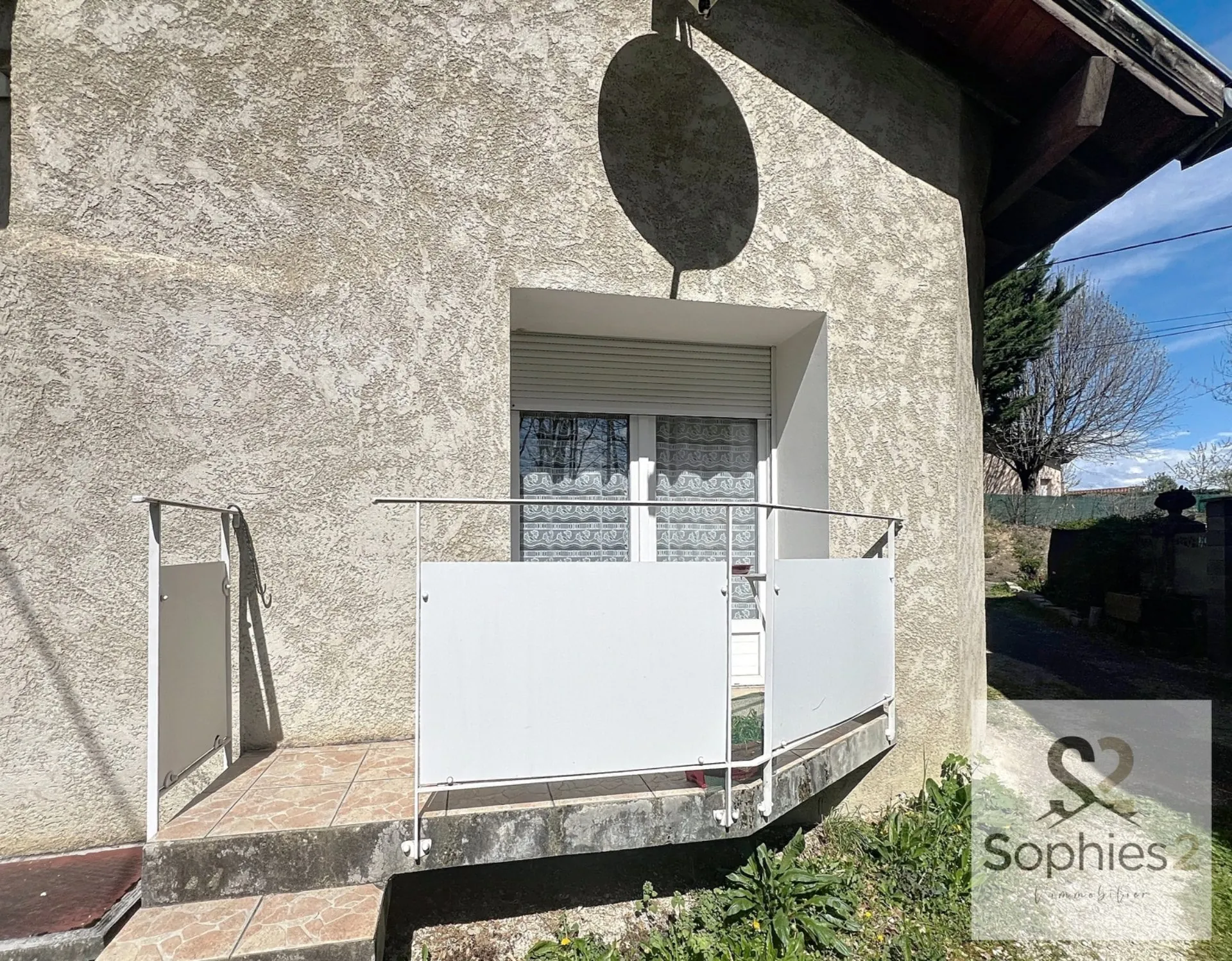 petite terrasse exposée sud Maison de ville atypique à Seyssins avec terrasse et rénovations récentes 