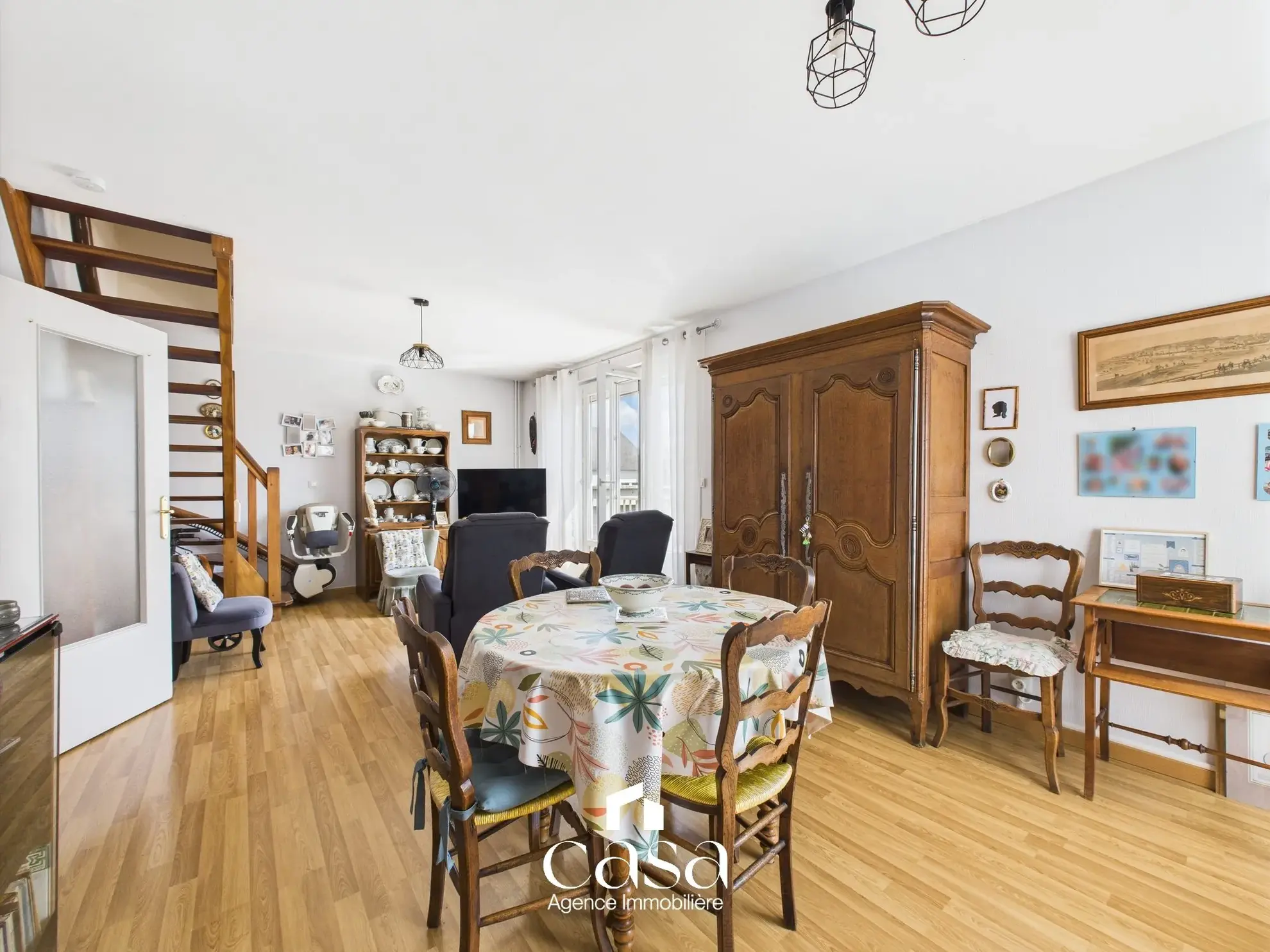 Duplex lumineux de 81 m² avec balcons, cave et stationnement sécurisé à Ifs 