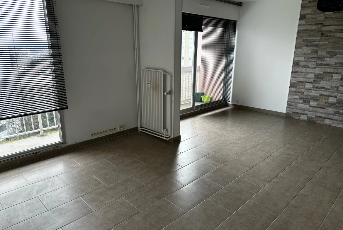 Appartement avec balcon, cave et ascenseur à Montluçon - 71 m² 