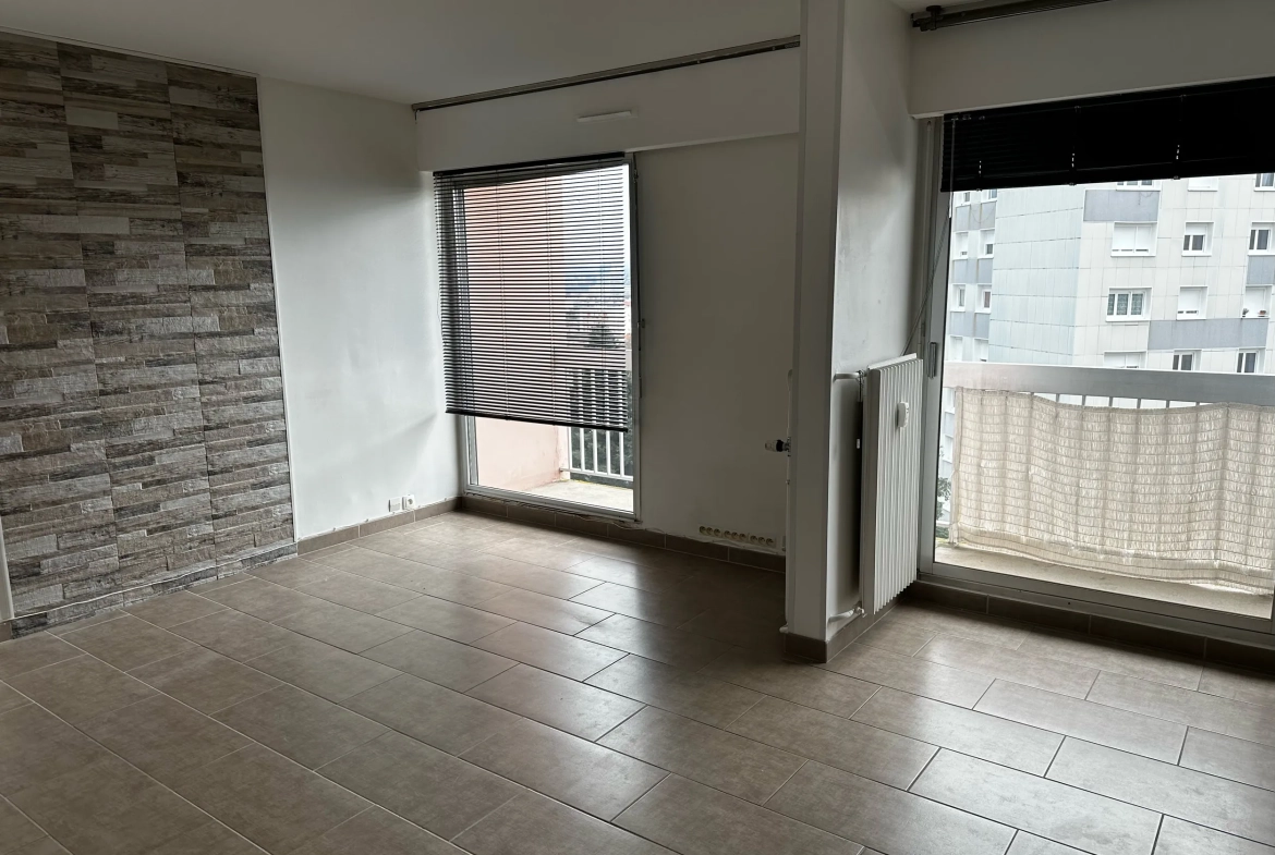 Appartement avec balcon, cave et ascenseur à Montluçon - 71 m² 