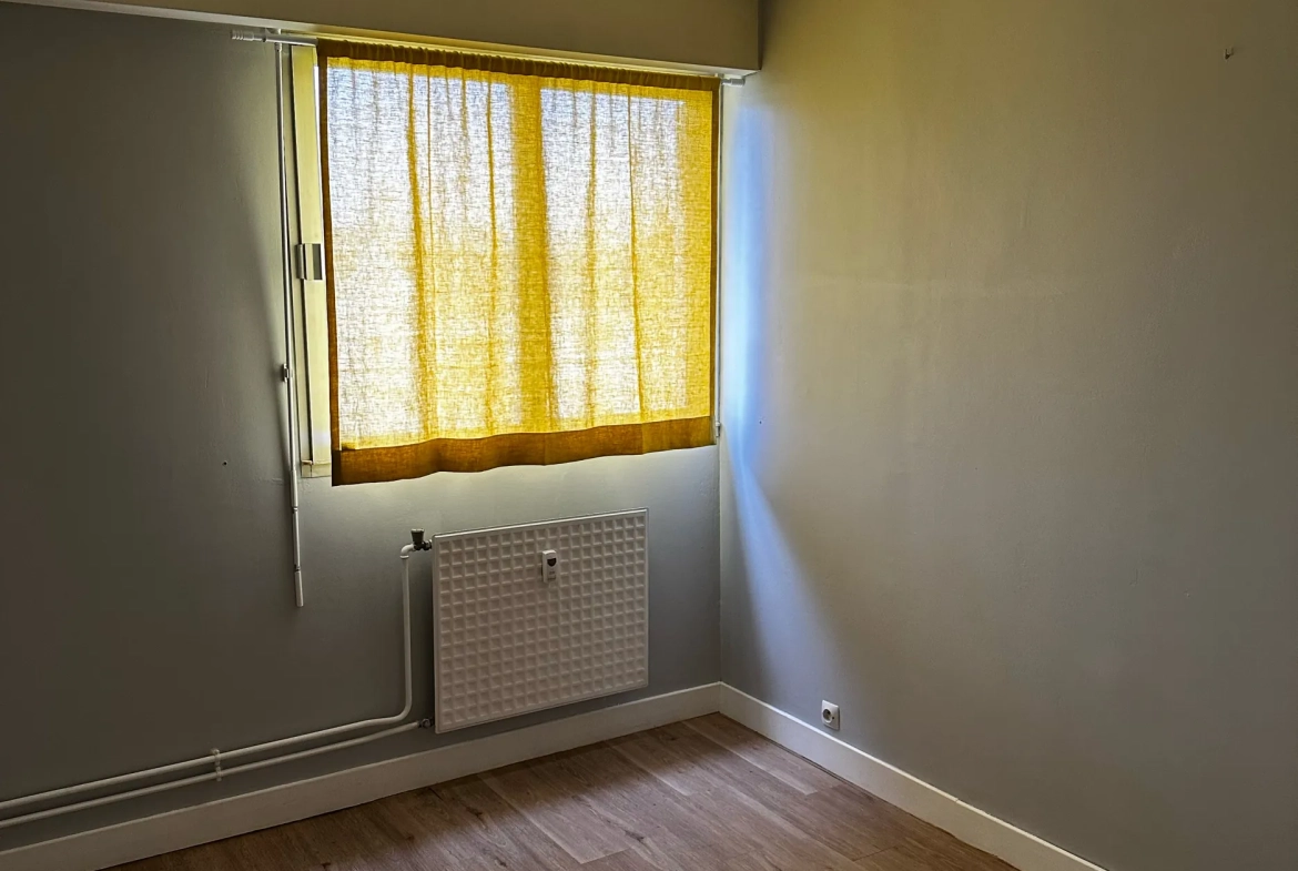 Appartement avec balcon, cave et ascenseur à Montluçon - 71 m² 