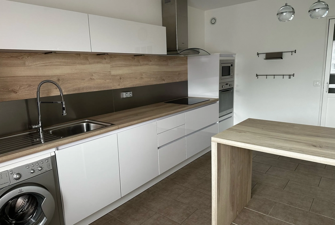 Appartement avec balcon, cave et ascenseur à Montluçon - 71 m² 