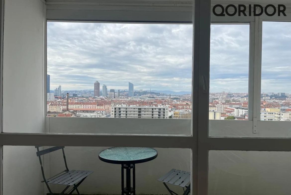 Triplex Meublé avec Vue Panoramique sur Lyon à Villeurbanne 