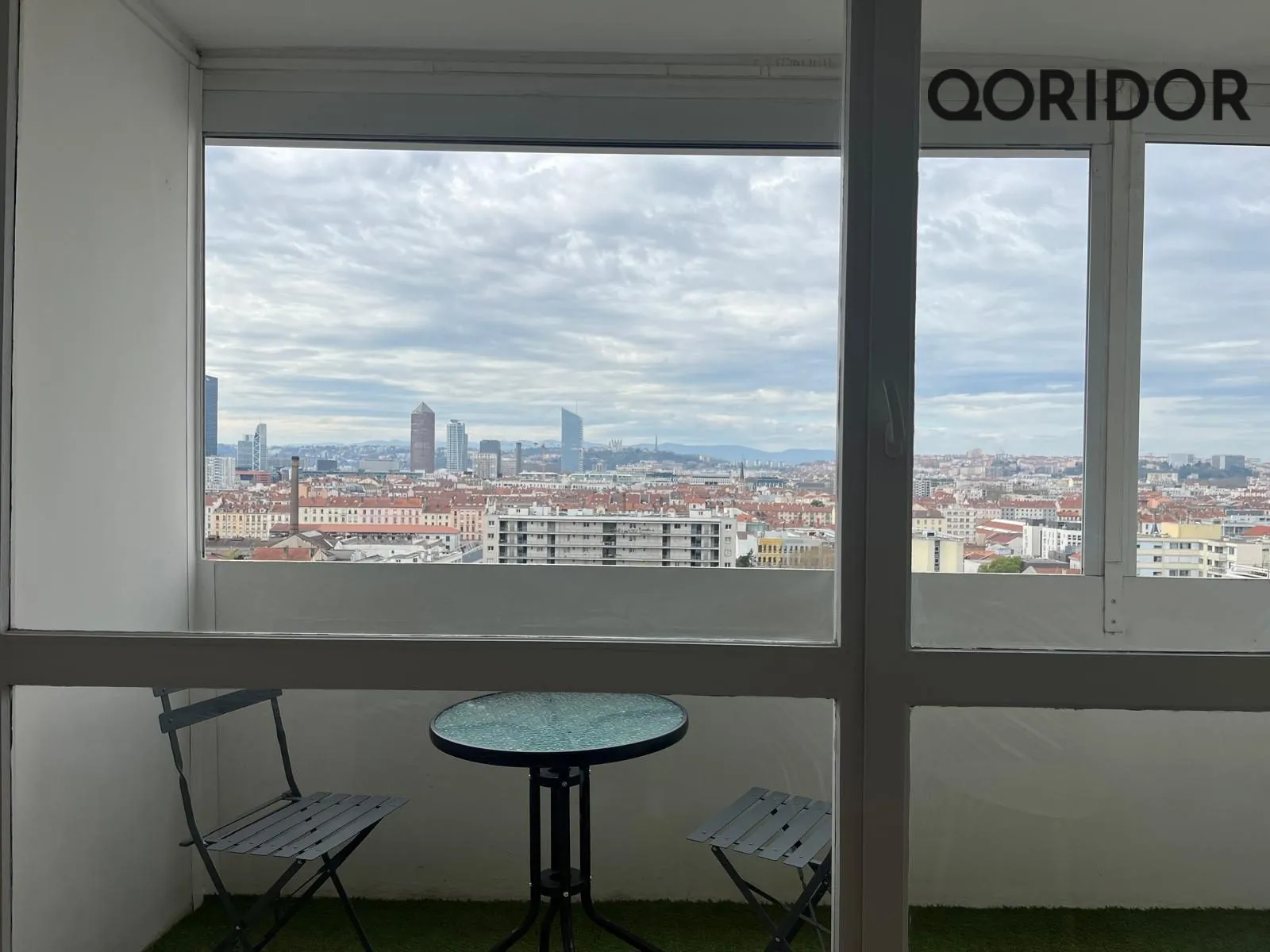 Triplex Meublé avec Vue Panoramique sur Lyon à Villeurbanne 