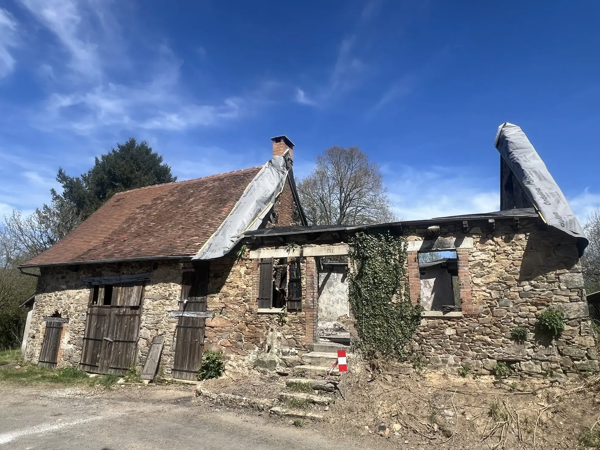 Grange à Meuzac avec garage et terrain de 5851 m² à 30 minutes de Limoges 