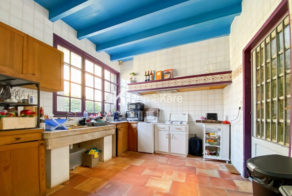 Charmante maison en pierre de 210 m² avec jardin et parking à Langoiran 