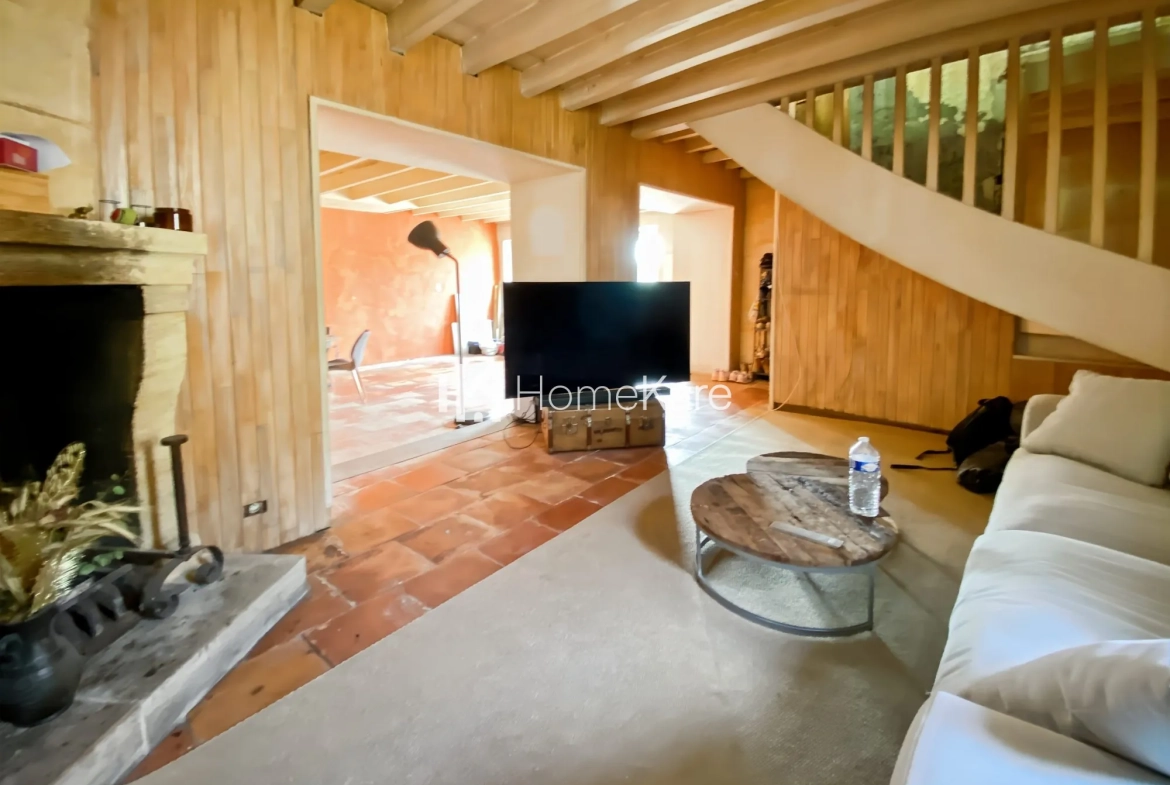 Charmante maison en pierre de 210 m² avec jardin et parking à Langoiran 