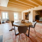 Charmante maison en pierre de 210 m² avec jardin et parking à Langoiran