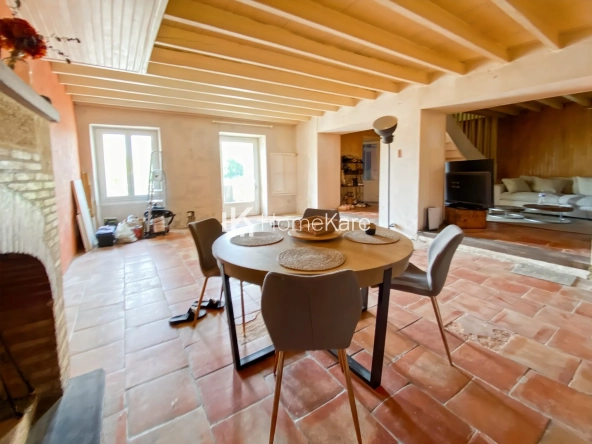 Charmante maison en pierre de 210 m² avec jardin et parking à Langoiran