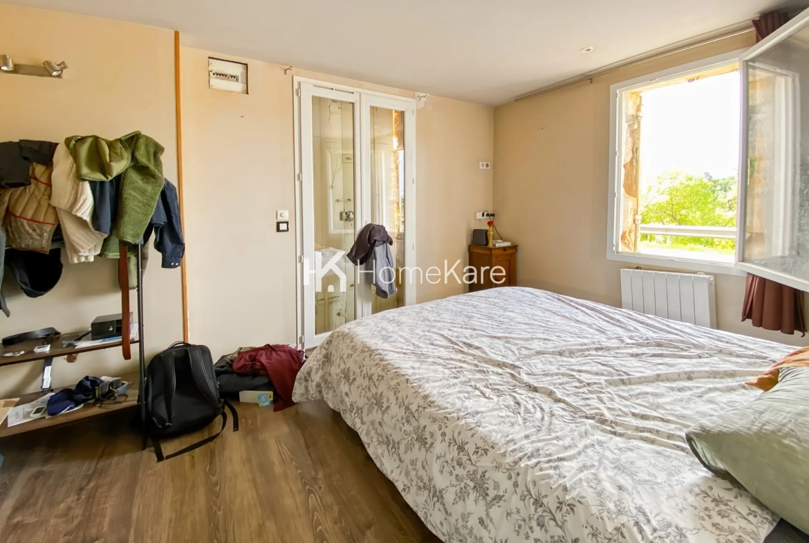 Charmante maison en pierre de 210 m² avec jardin et parking à Langoiran 