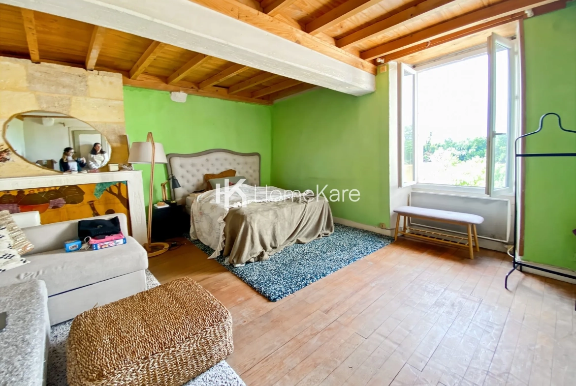 Charmante maison en pierre de 210 m² avec jardin et parking à Langoiran 