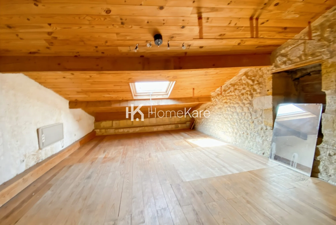Charmante maison en pierre de 210 m² avec jardin et parking à Langoiran 