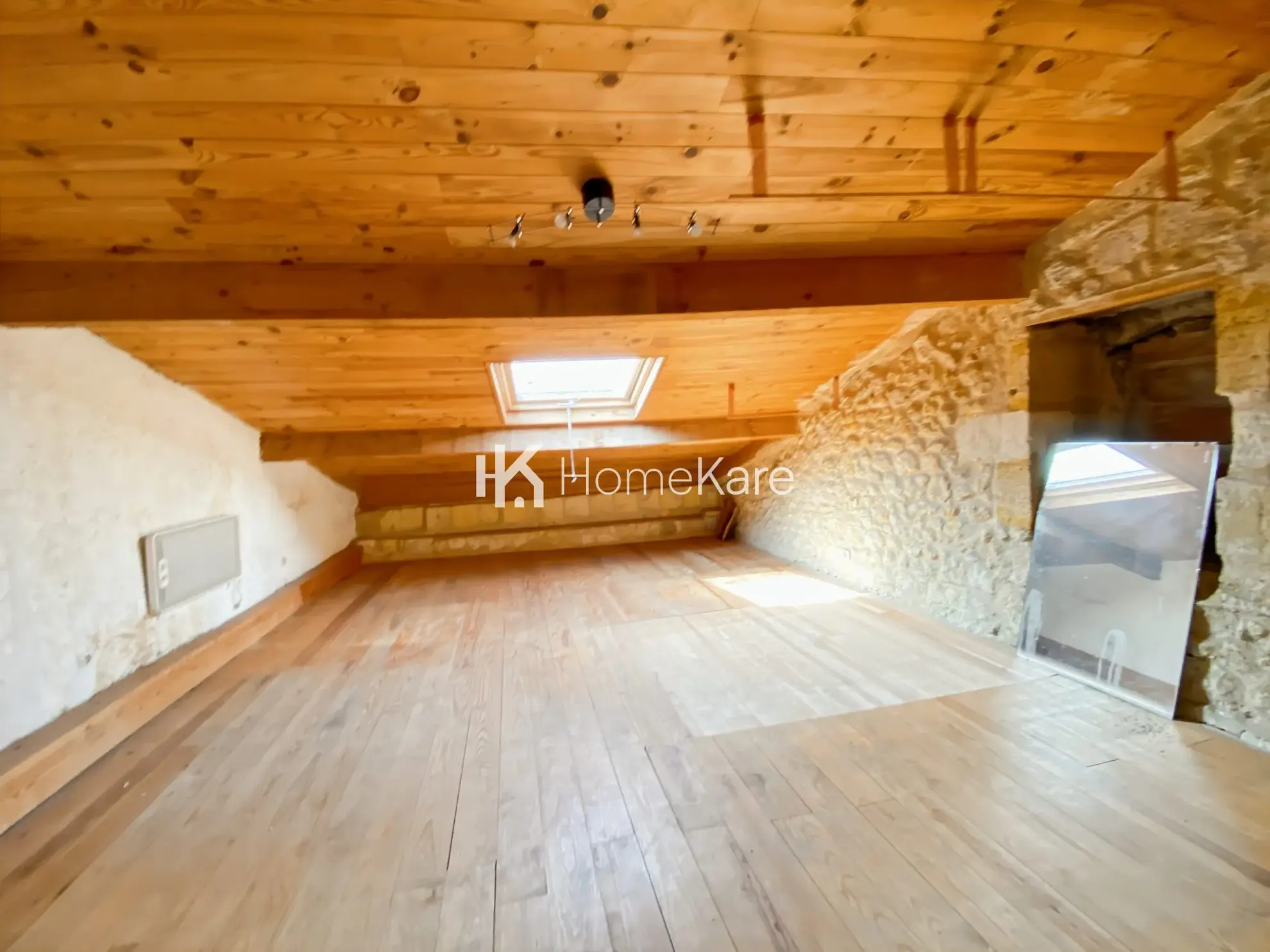 Charmante maison en pierre de 210 m² avec jardin et parking à Langoiran 