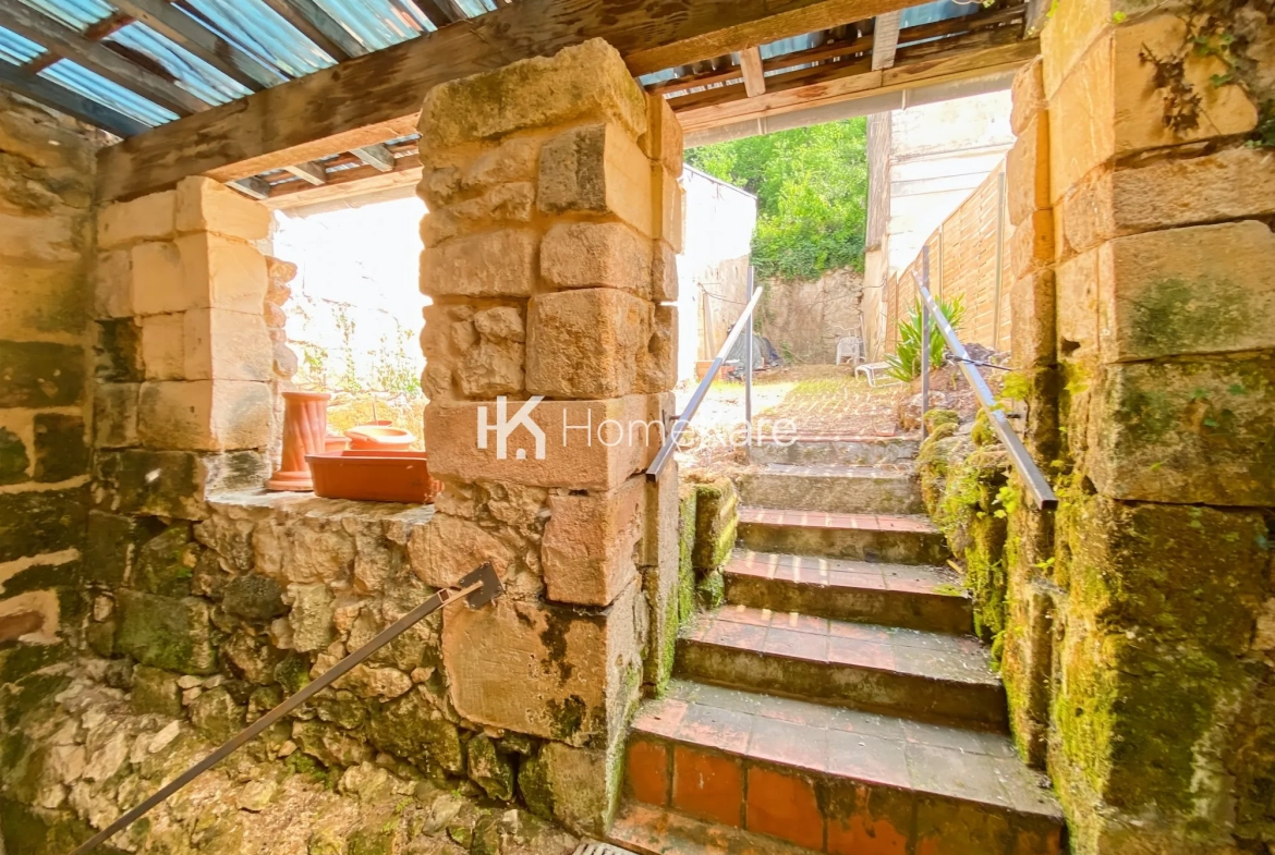Charmante maison en pierre de 210 m² avec jardin et parking à Langoiran 