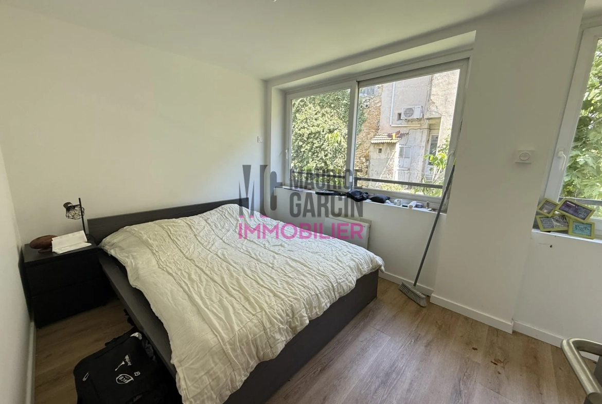 Appartement T2 à vendre loué à Orange avec cave et vue sur la Meyne 