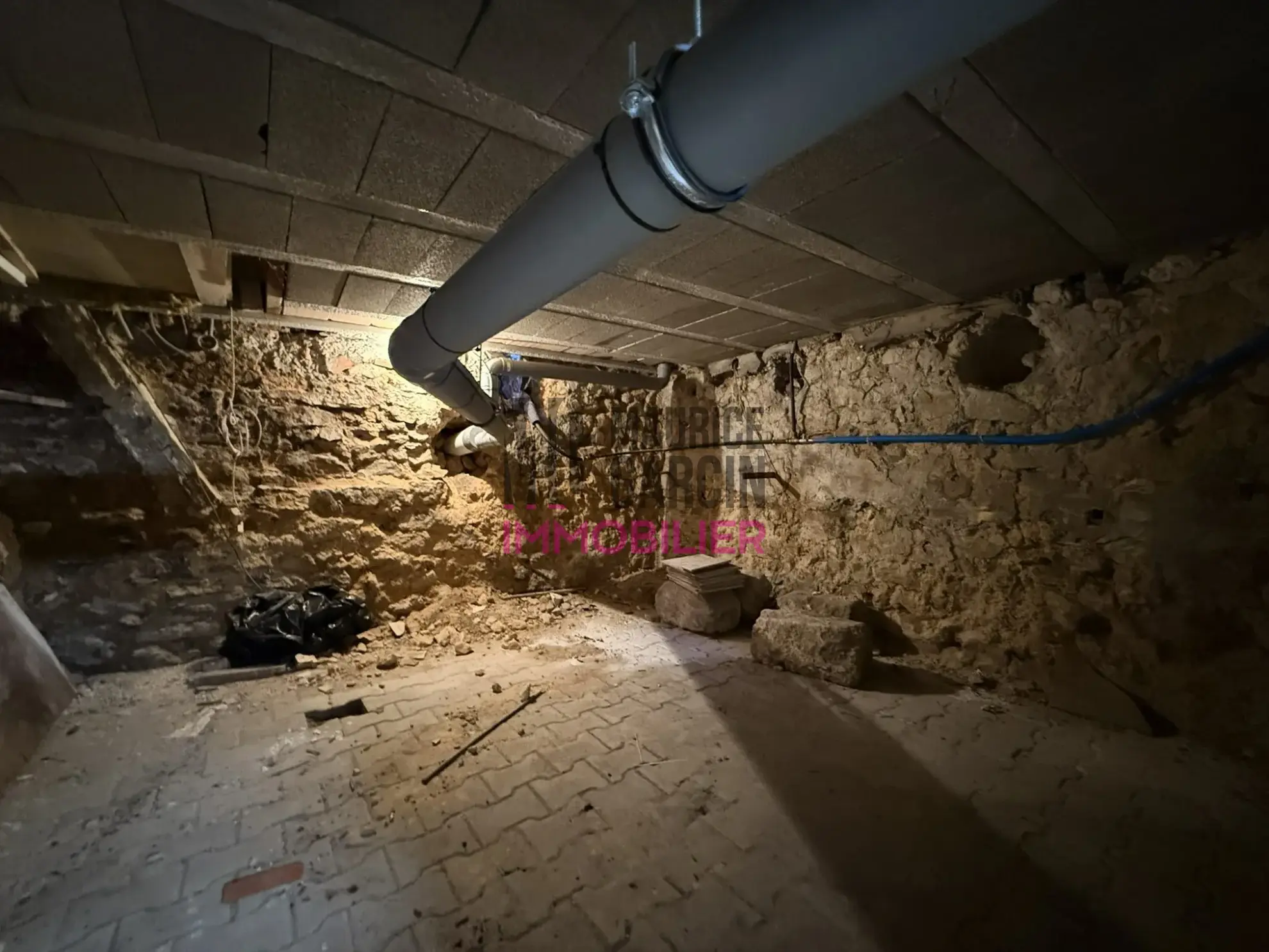 Appartement T2 à vendre loué à Orange avec cave et vue sur la Meyne 