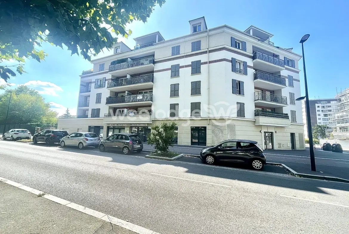 Bel appartement 2 pièces avec terrasse et parking à Taverny 