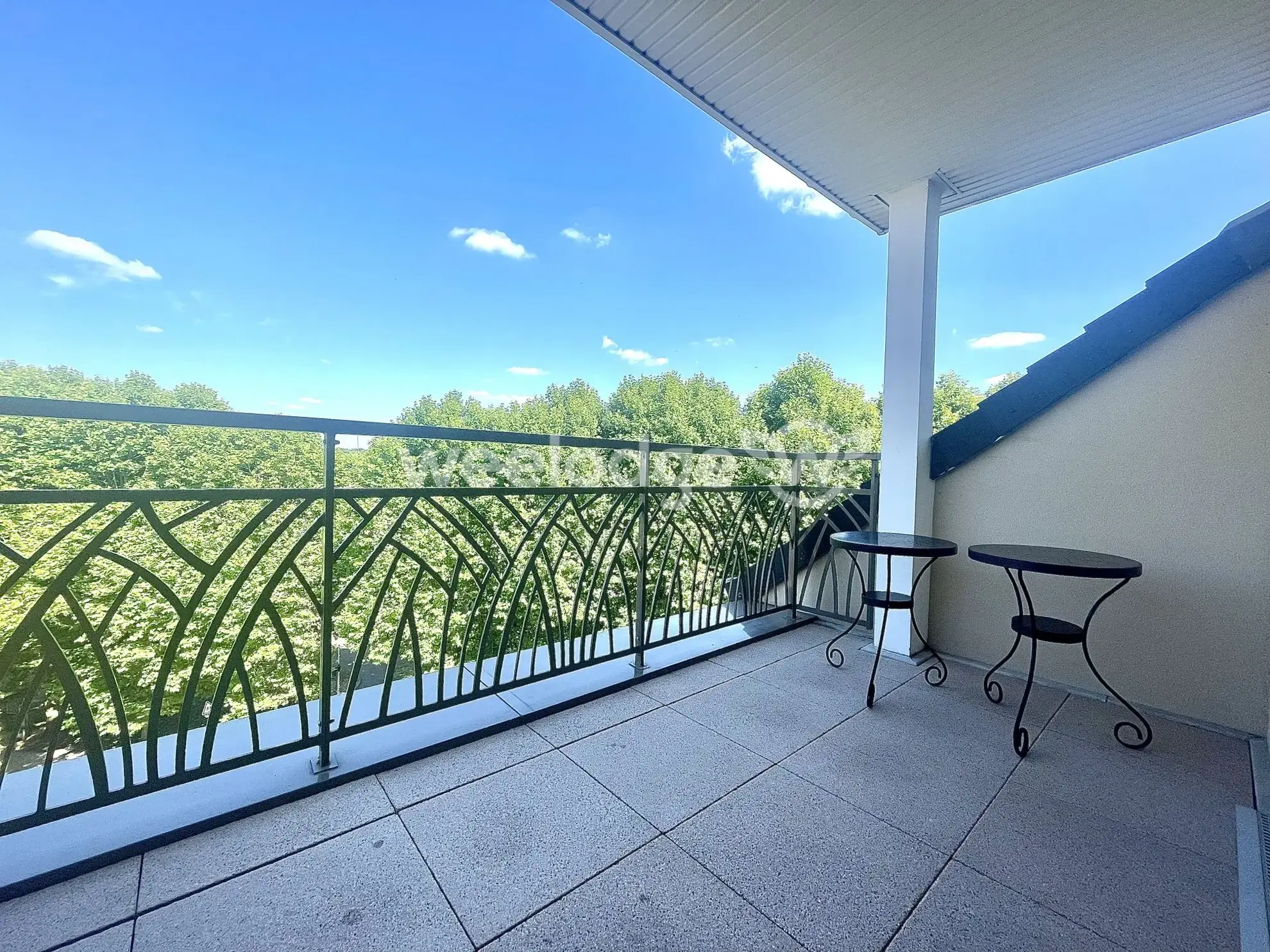 Bel appartement 2 pièces avec terrasse et parking à Taverny 