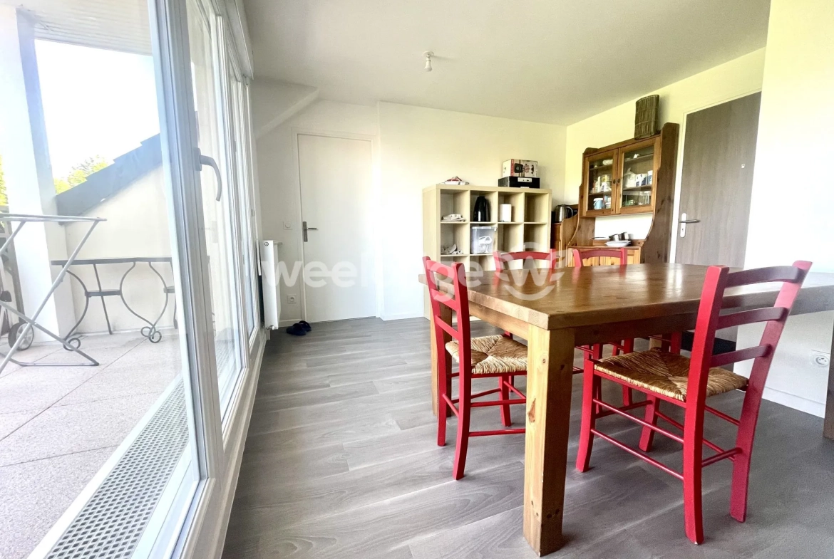 Bel appartement 2 pièces avec terrasse et parking à Taverny 