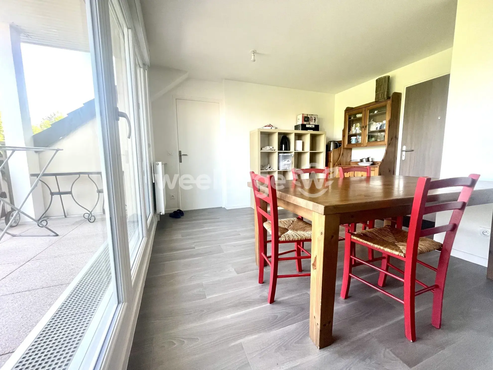 Bel appartement 2 pièces avec terrasse et parking à Taverny 