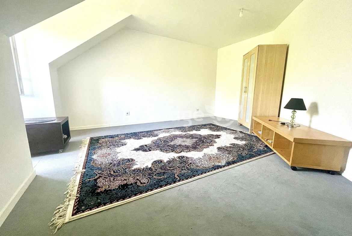 Bel appartement 2 pièces avec terrasse et parking à Taverny 