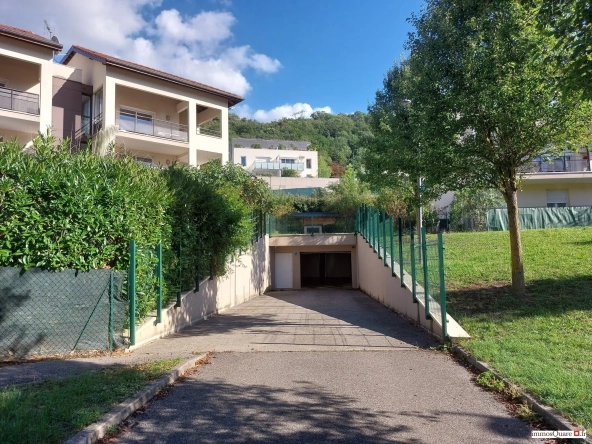 Garage souterrain de standing à vendre à Eybens - Protection et sécurité optimales