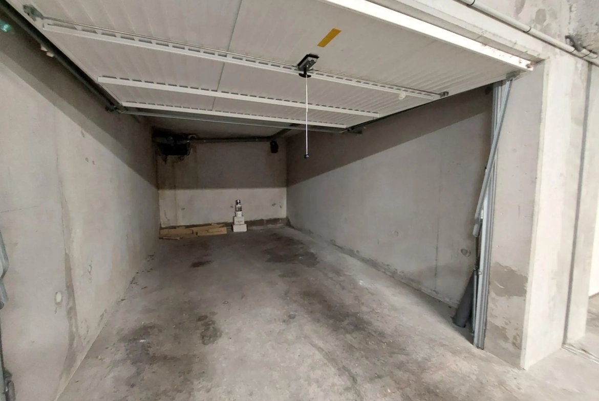 Garage souterrain de standing à vendre à Eybens - Protection et sécurité optimales 