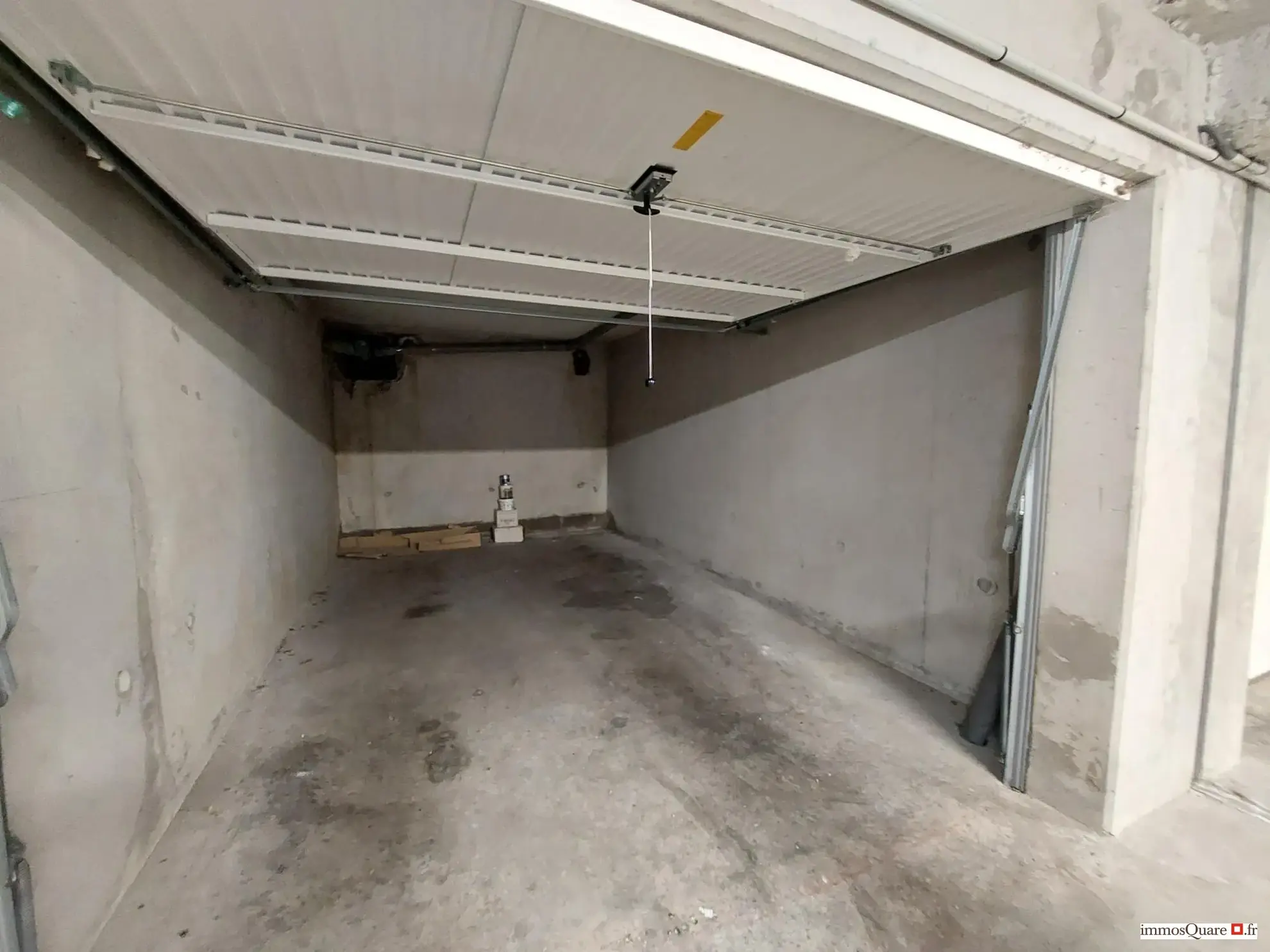 Garage souterrain de standing à vendre à Eybens - Protection et sécurité optimales 