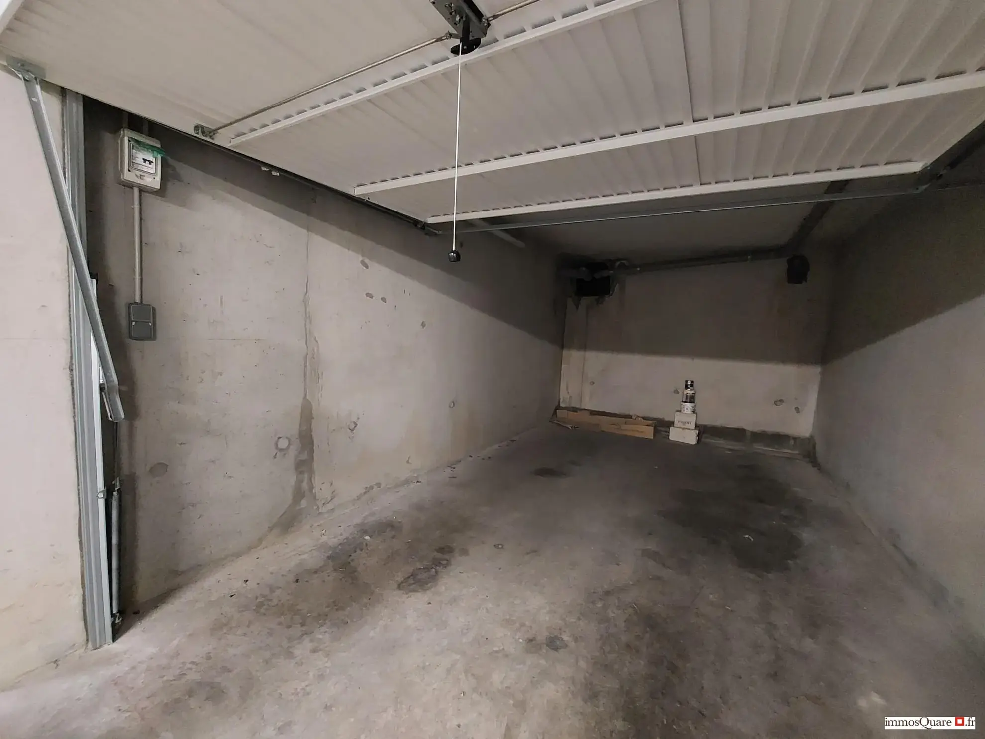 Garage souterrain de standing à vendre à Eybens - Protection et sécurité optimales 