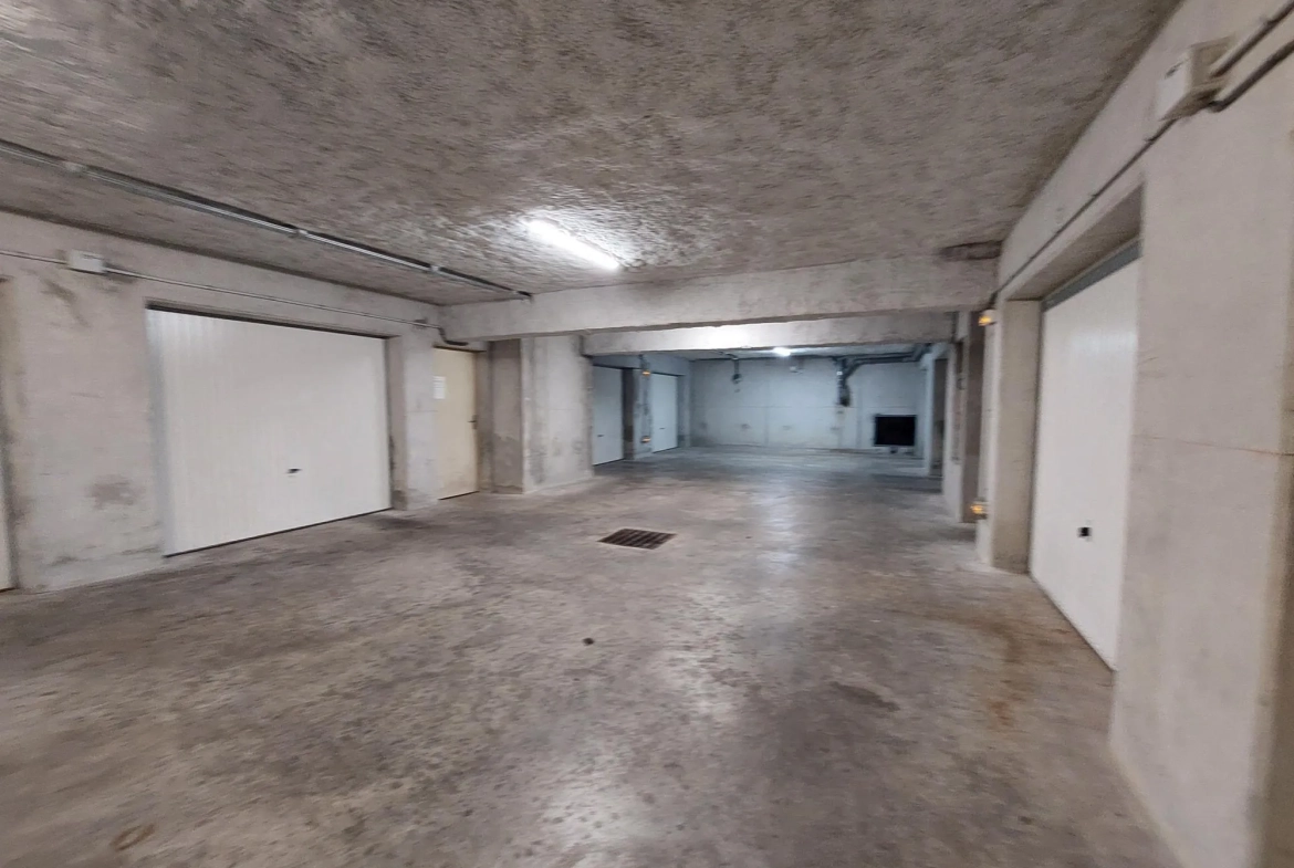 Garage souterrain de standing à vendre à Eybens - Protection et sécurité optimales 