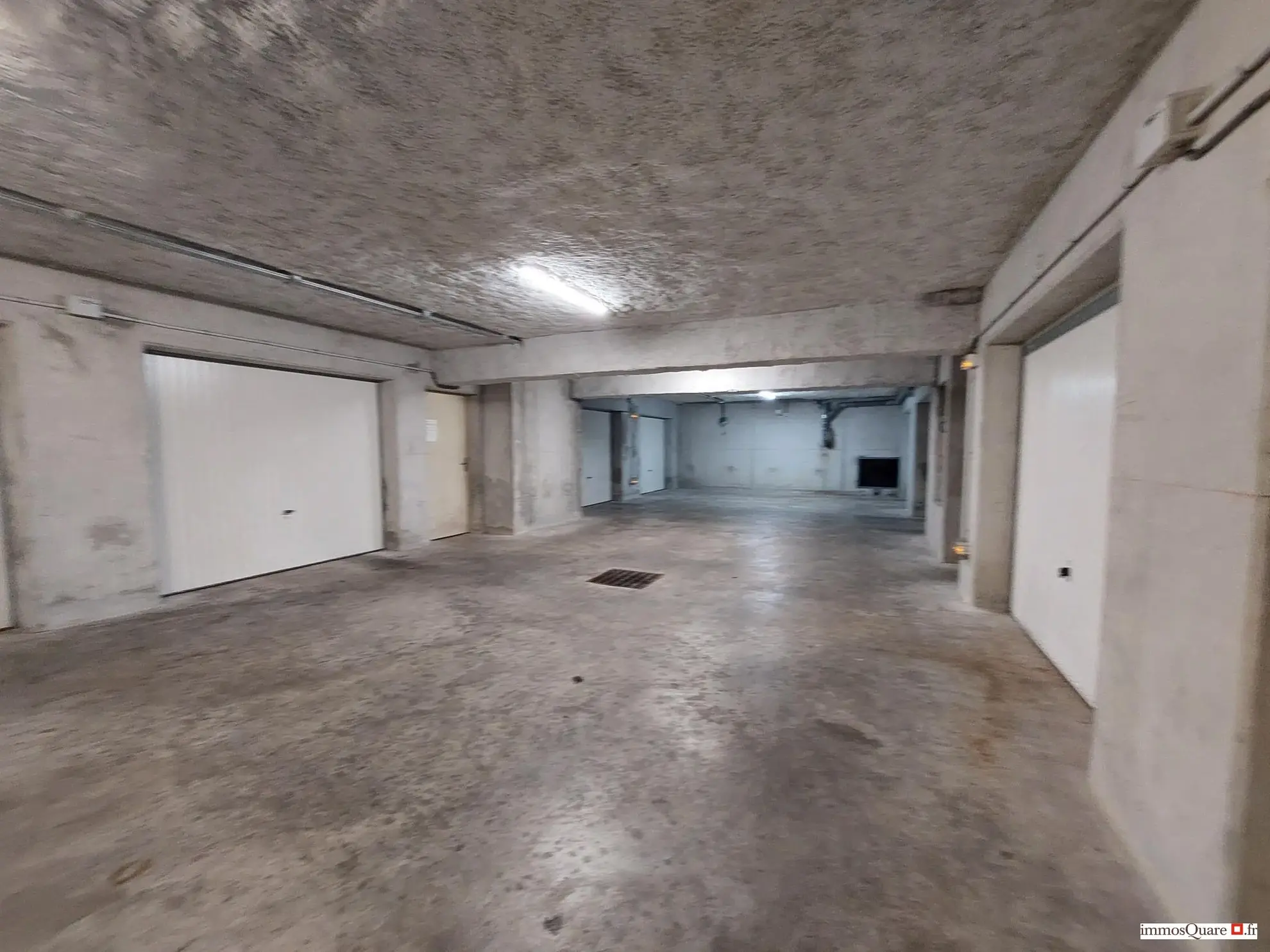 Garage souterrain de standing à vendre à Eybens - Protection et sécurité optimales 