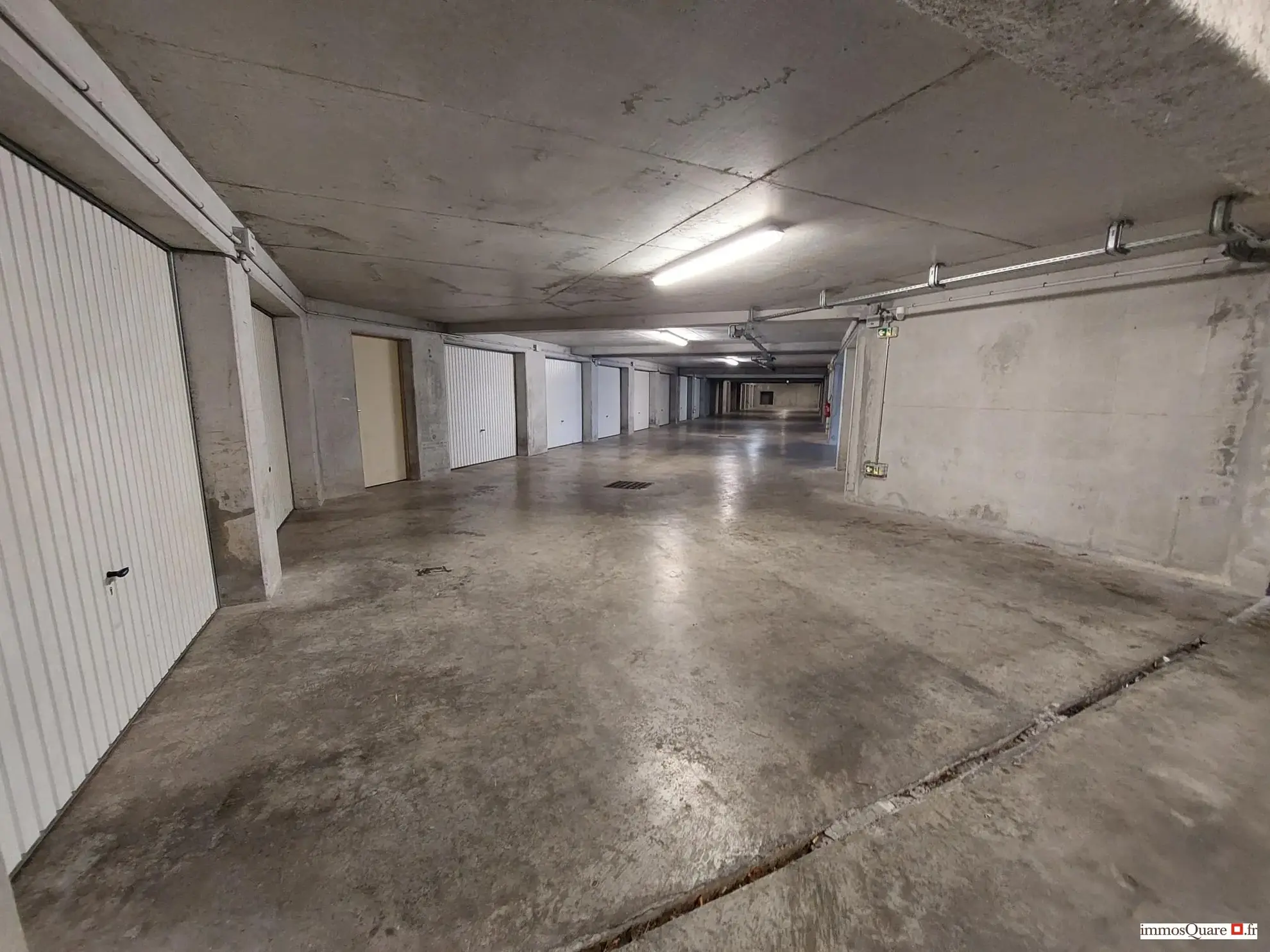 Garage souterrain de standing à vendre à Eybens - Protection et sécurité optimales 