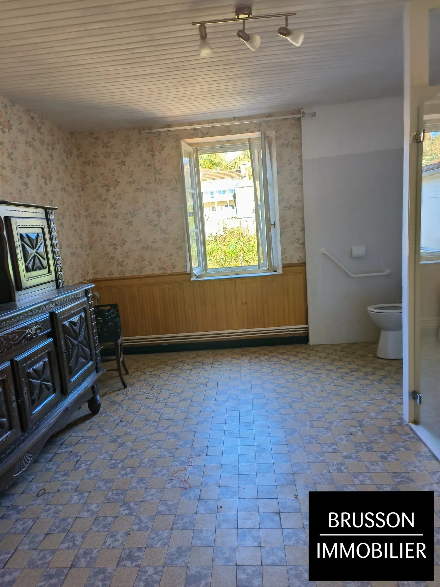 Maison individuelle à Burlats avec jardin et grand potentiel de rénovation 