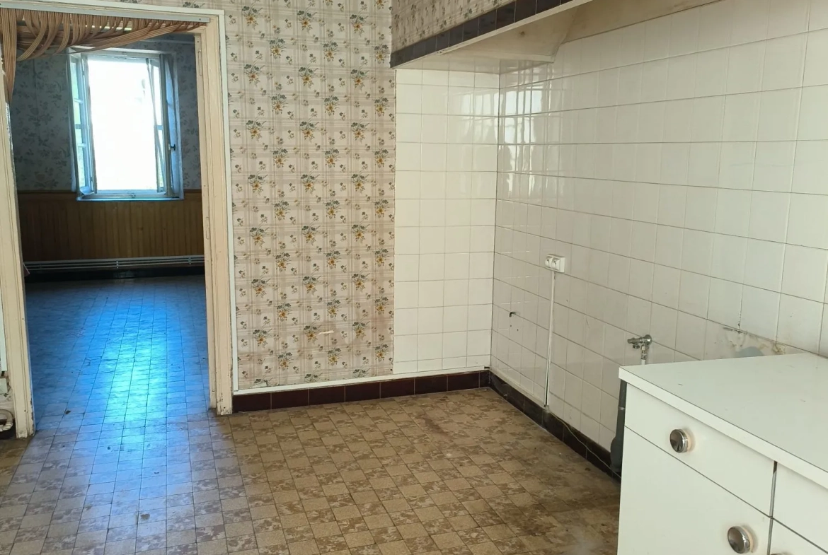 Maison individuelle à Burlats avec jardin et grand potentiel de rénovation 