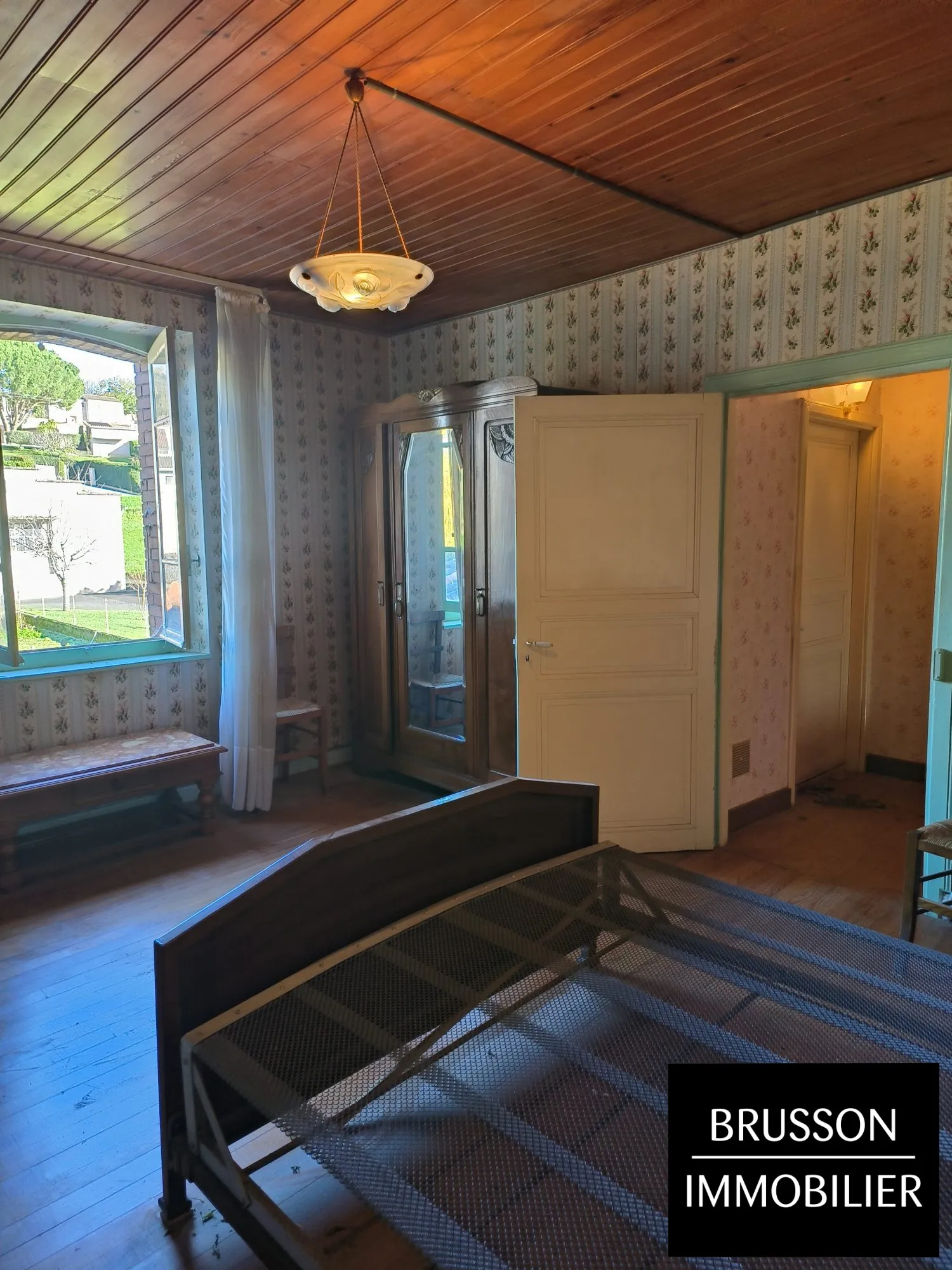 Maison individuelle à Burlats avec jardin et grand potentiel de rénovation 