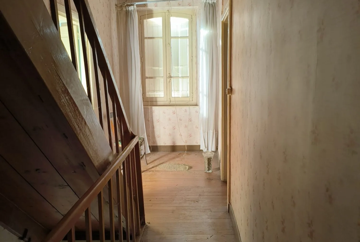 Maison individuelle à Burlats avec jardin et grand potentiel de rénovation 