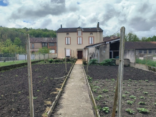 Maison individuelle à Burlats avec jardin et grand potentiel de rénovation