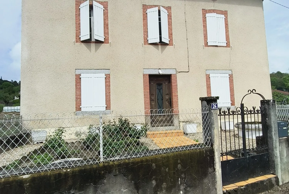 Maison individuelle à Burlats avec jardin et grand potentiel de rénovation 