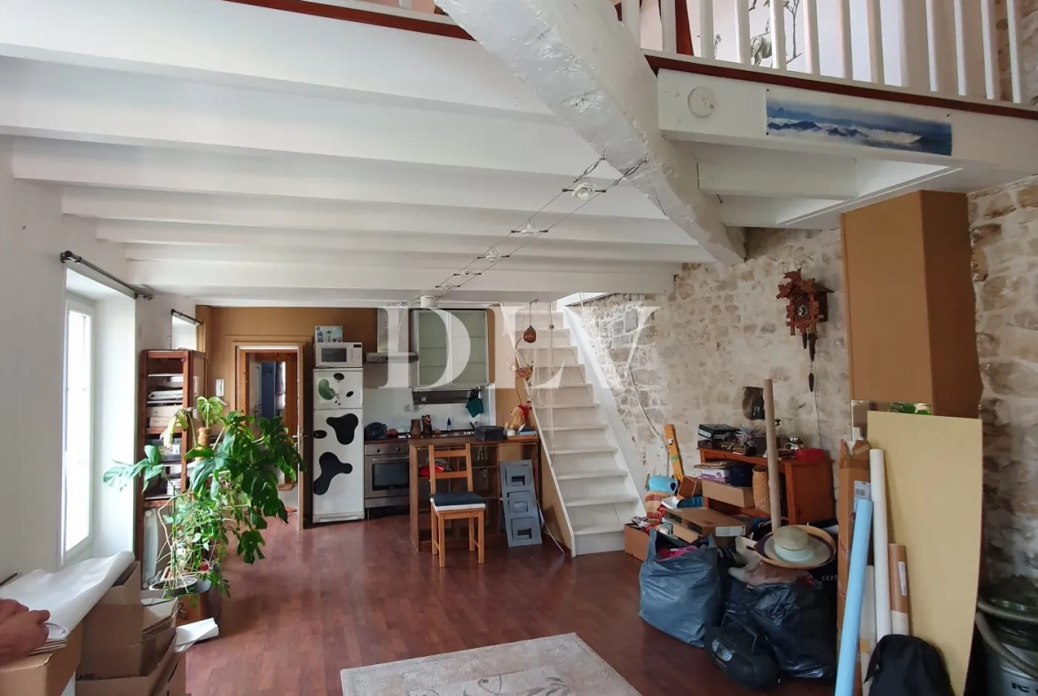 Charmant studio duplex de 42 m² à Fontainebleau, proche centre et commodités 
