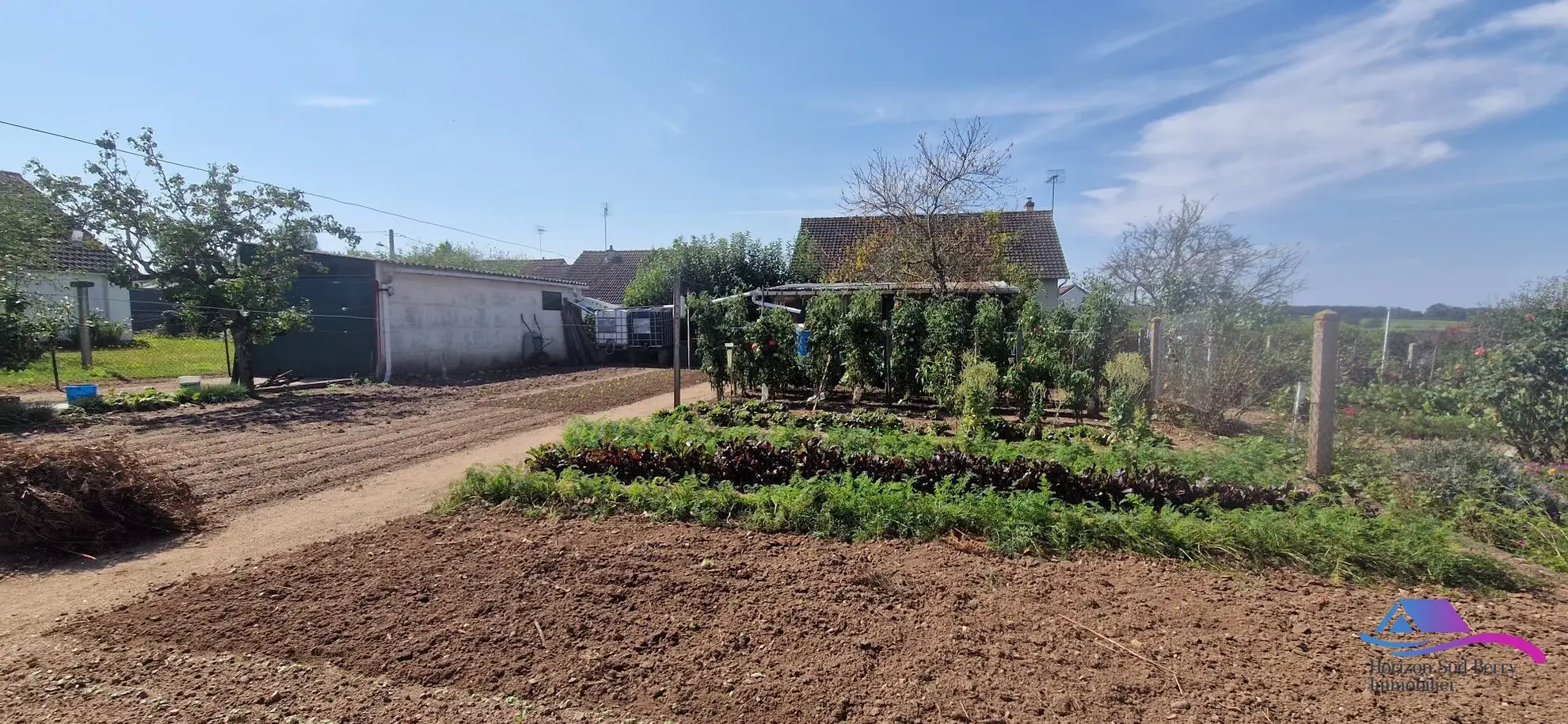 Terrain Pavillon pratique avec garage et grand terrain à Châteaumeillant 