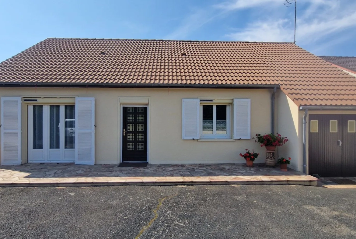 Façade Pavillon pratique avec garage et grand terrain à Châteaumeillant 
