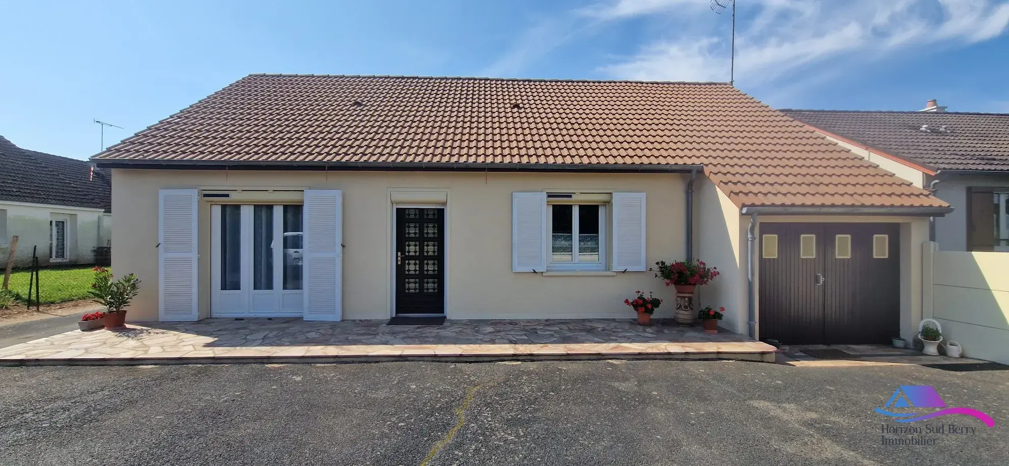 Façade Pavillon pratique avec garage et grand terrain à Châteaumeillant 