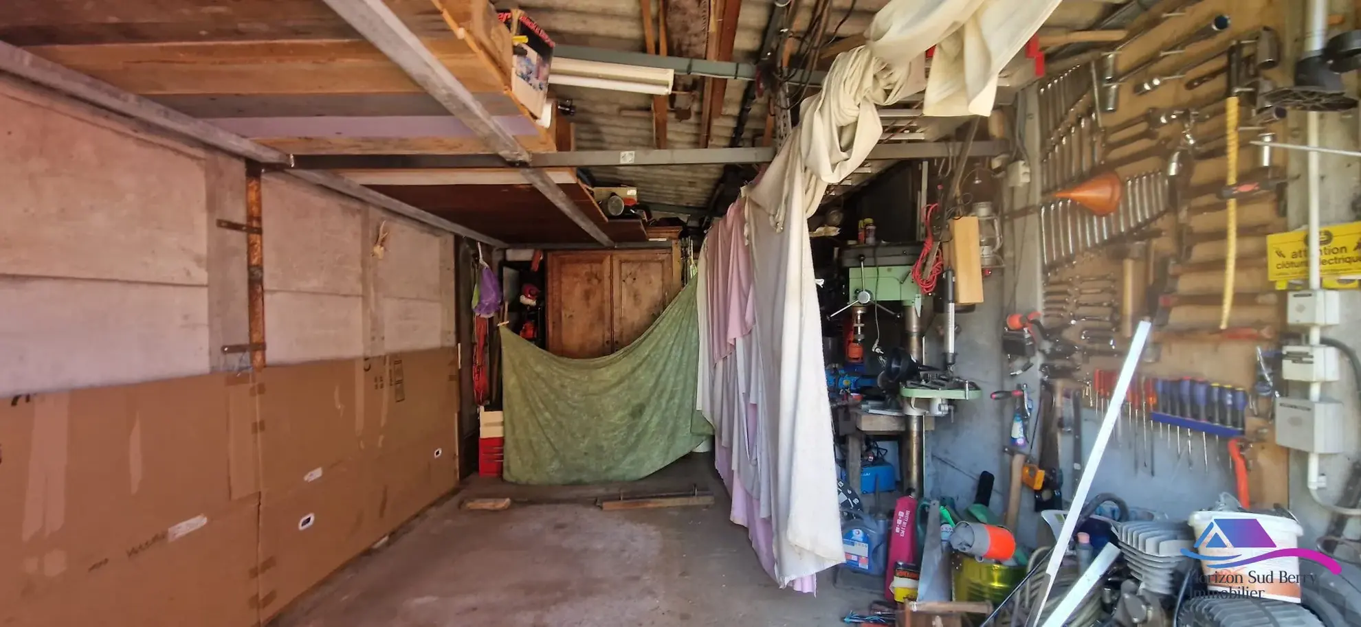 Garage Pavillon pratique avec garage et grand terrain à Châteaumeillant 