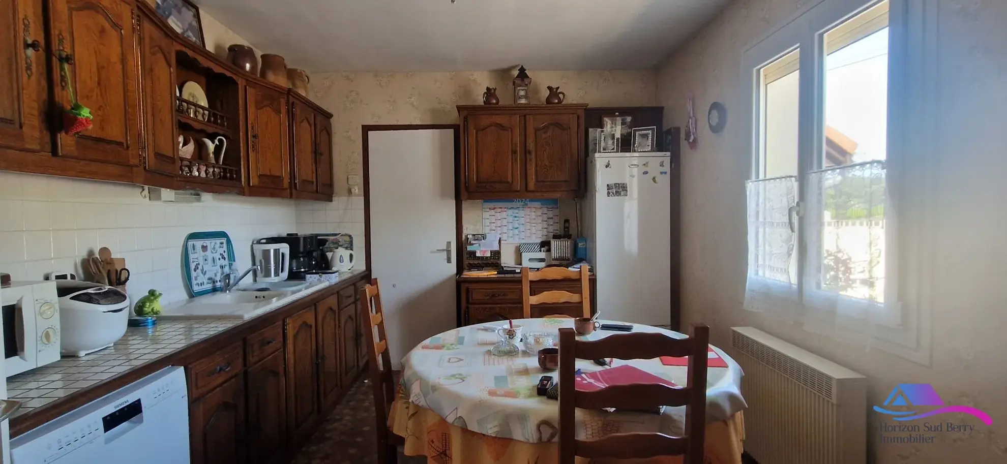 Cuisine Pavillon pratique avec garage et grand terrain à Châteaumeillant 