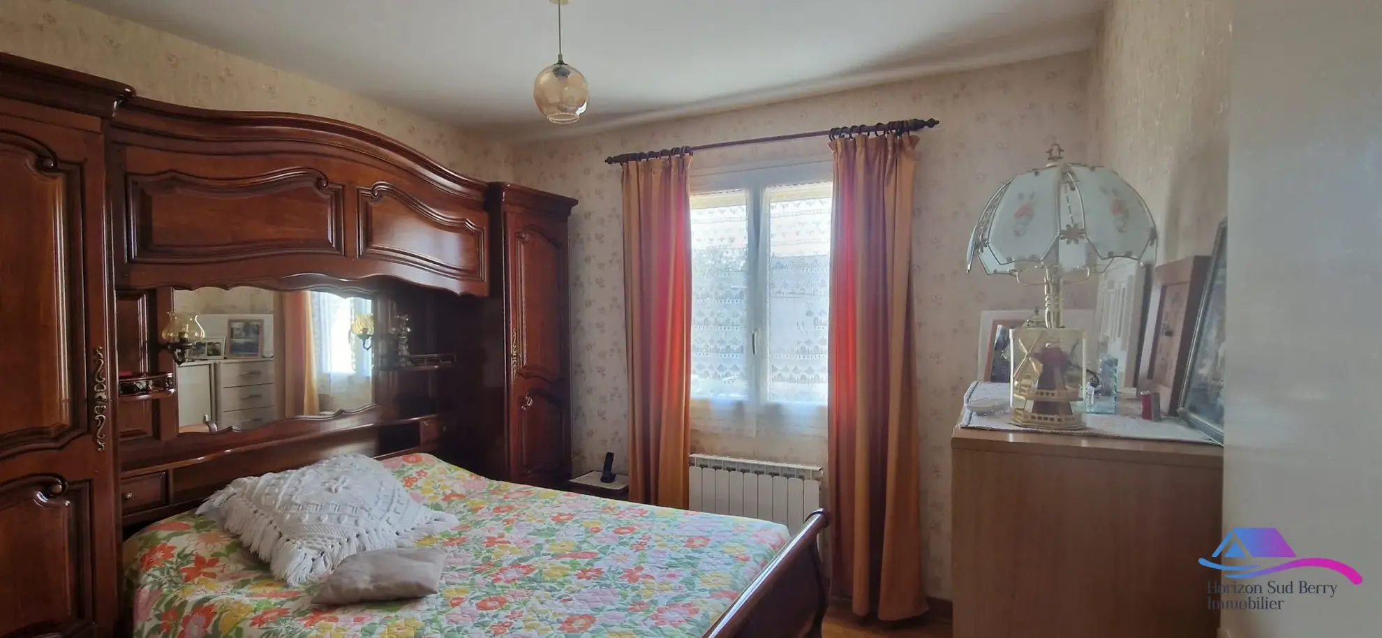 Chambre Pavillon pratique avec garage et grand terrain à Châteaumeillant 