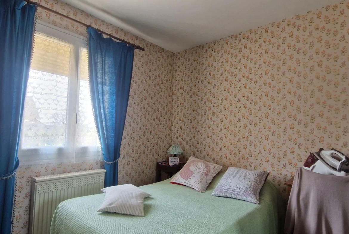 Chambre Pavillon pratique avec garage et grand terrain à Châteaumeillant 