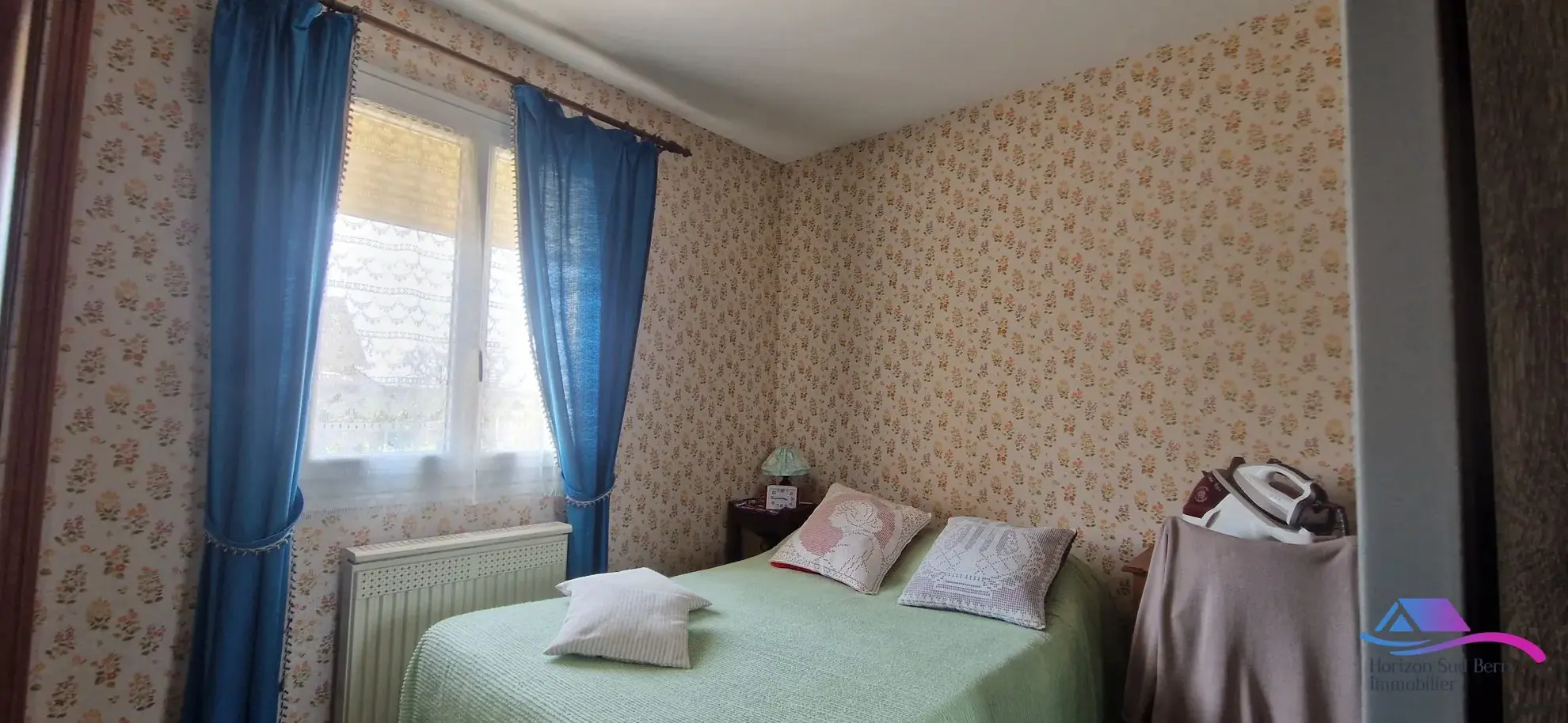 Chambre Pavillon pratique avec garage et grand terrain à Châteaumeillant 