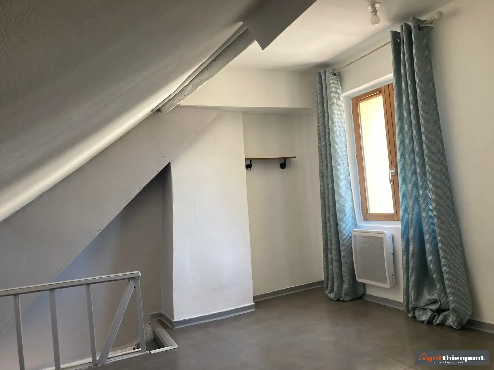 Maison de ville à Abbeville avec terrain constructible et revenu locatif élevé 