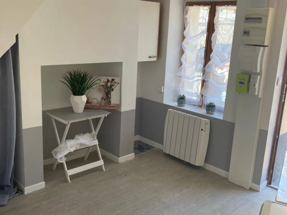 Maison de ville à Abbeville avec terrain constructible et revenu locatif élevé